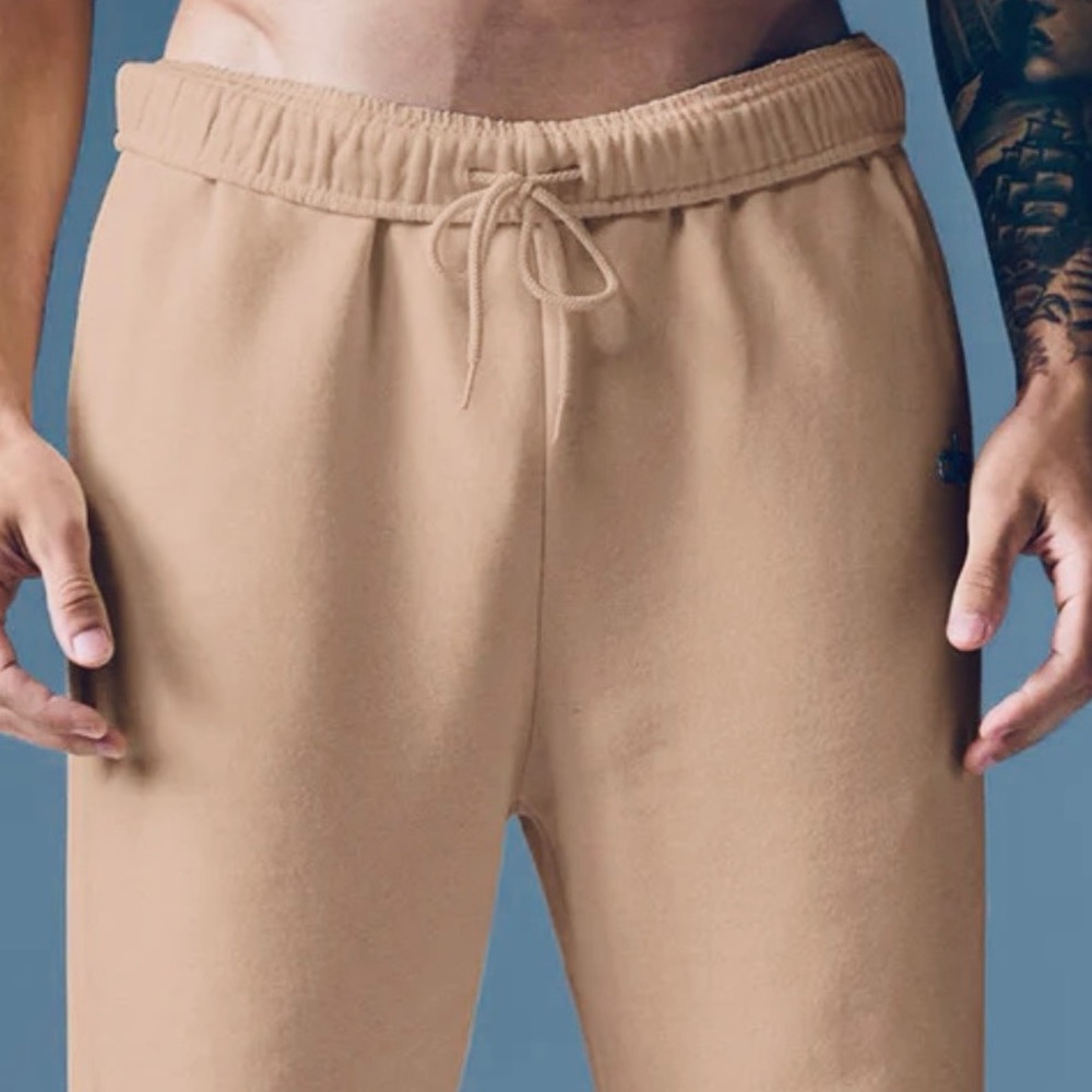 ALO Yoga Men's Camel Joggers - Picture 2 of 6
